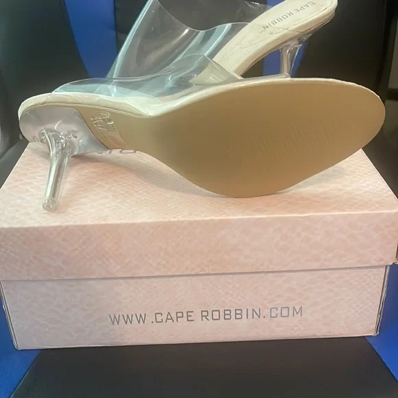 Cape Robbin clear mules size 10 - Picture 2 of 2